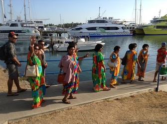 fiji_oct_2014_crew_going_onboard_t.jpg